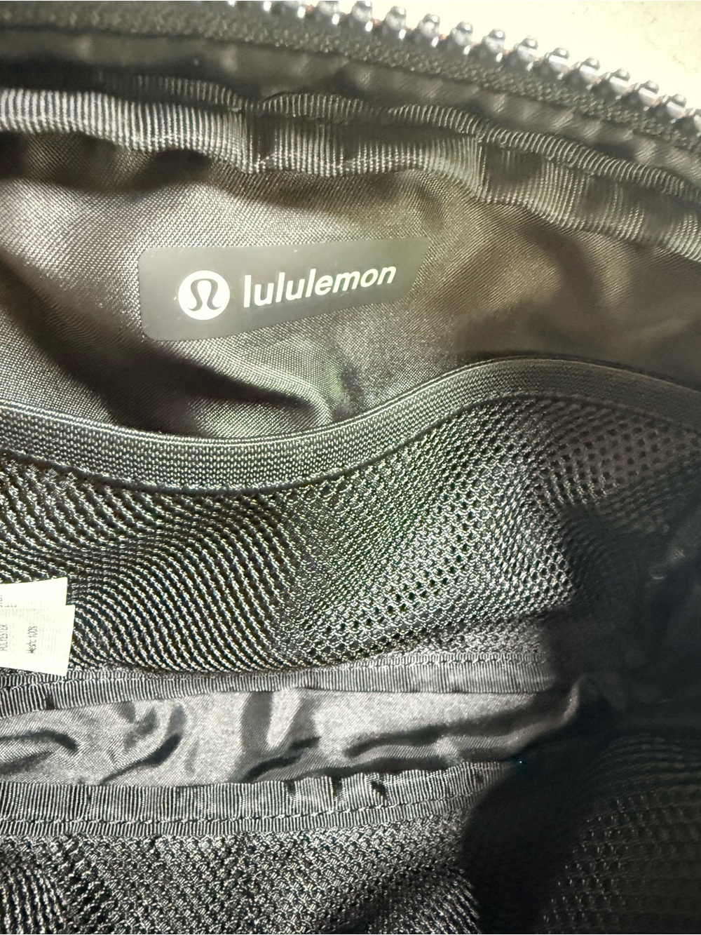 lululemon Everywhere Belt Bag 1L Black Gold Metal Hardware - Picture 7 of 9